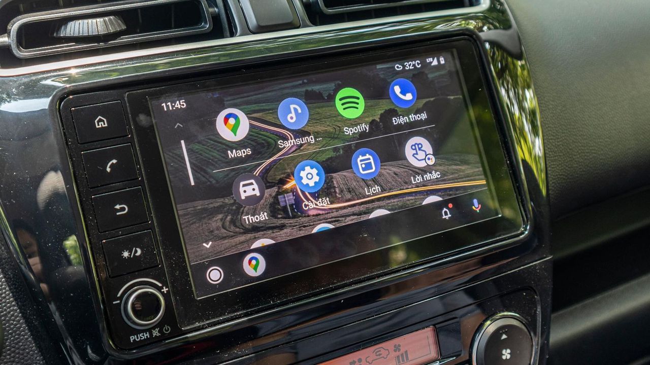 Mitsubishi Attrage màn hình giải trí trung tâm