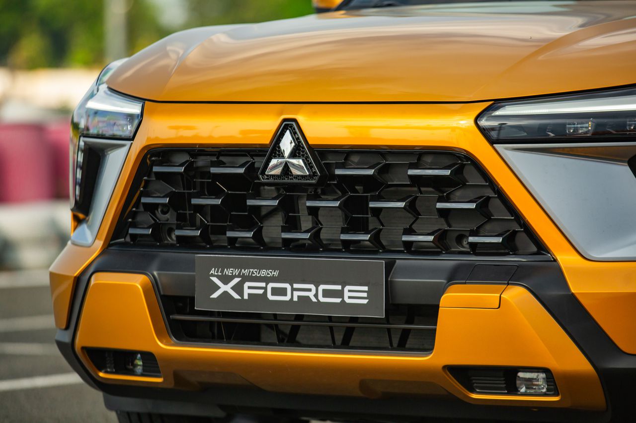 Lưới tản nhiệt Mitsubishi XForce